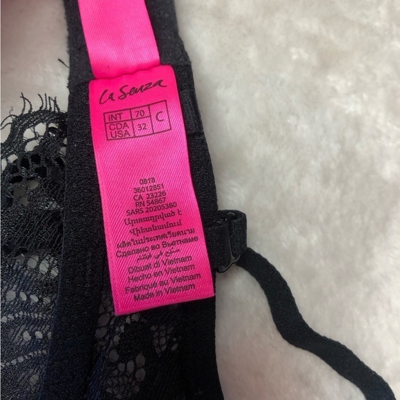 💕2/$35 💕 La Senza Beyond Sexy Classic Plunge Black with Rhinestones Bra 32C - Picture 6 of 7